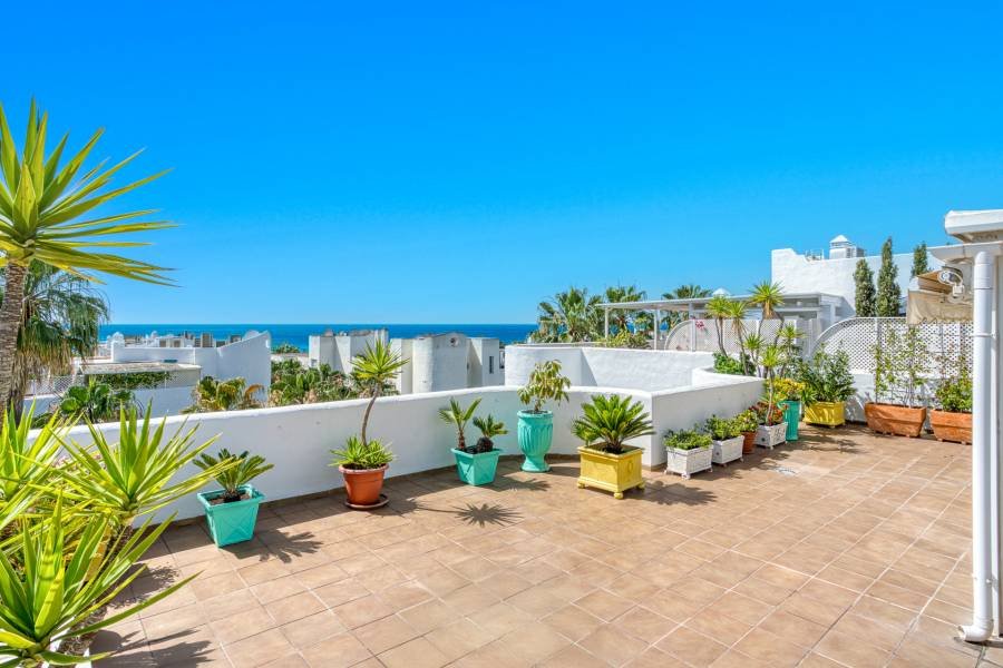 Duplex Penthouse in Marbella Golden Mile Marbella | 3-bed | €1.50M