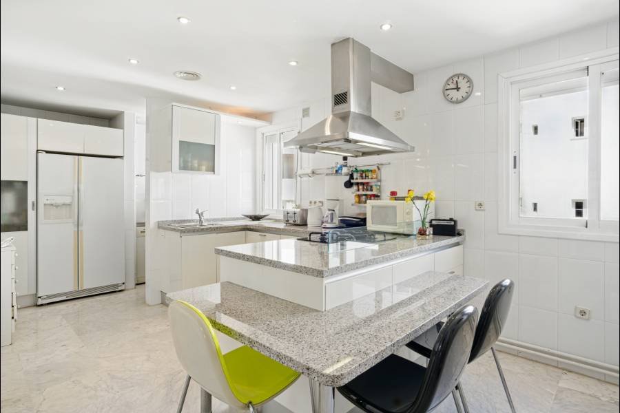 Duplex Penthouse in Marbella Golden Mile Marbella | 3-bed | €1.50M