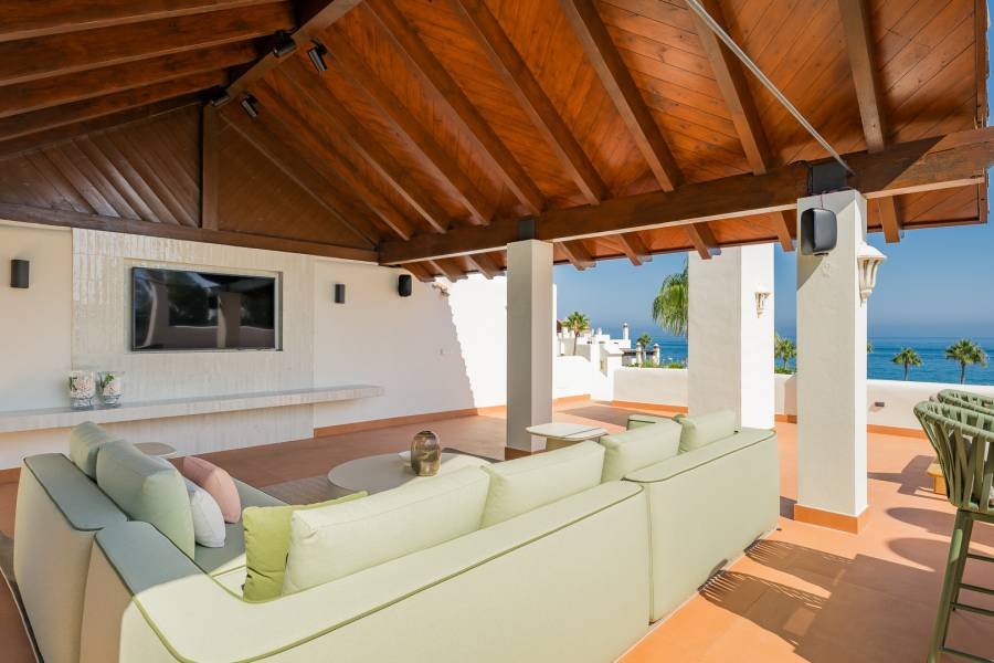 Penthouse in Estepona East Estepona | 3-bed | €3.00M