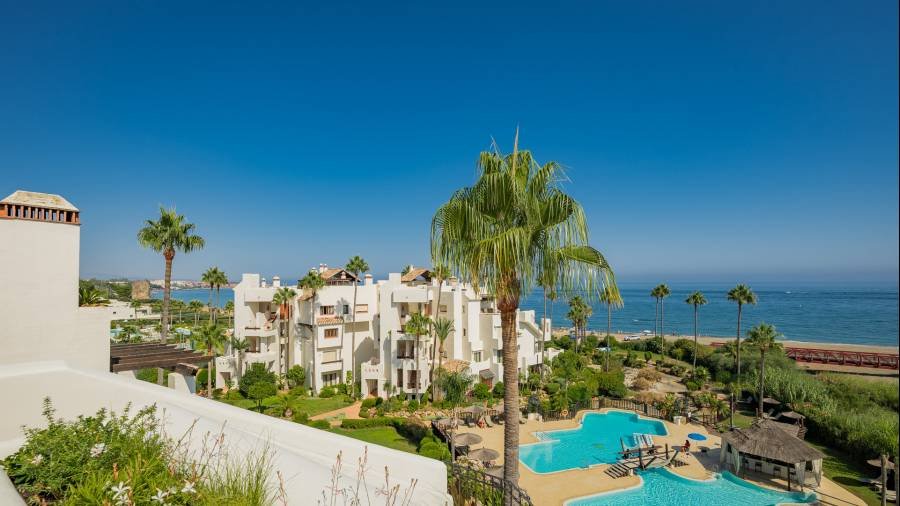 Penthouse in Estepona East Estepona | 3-bed | €3.00M