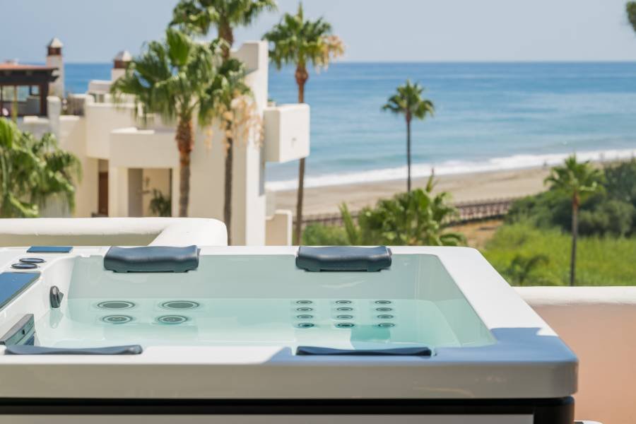 Penthouse in Estepona East Estepona | 3-bed | €2.70M