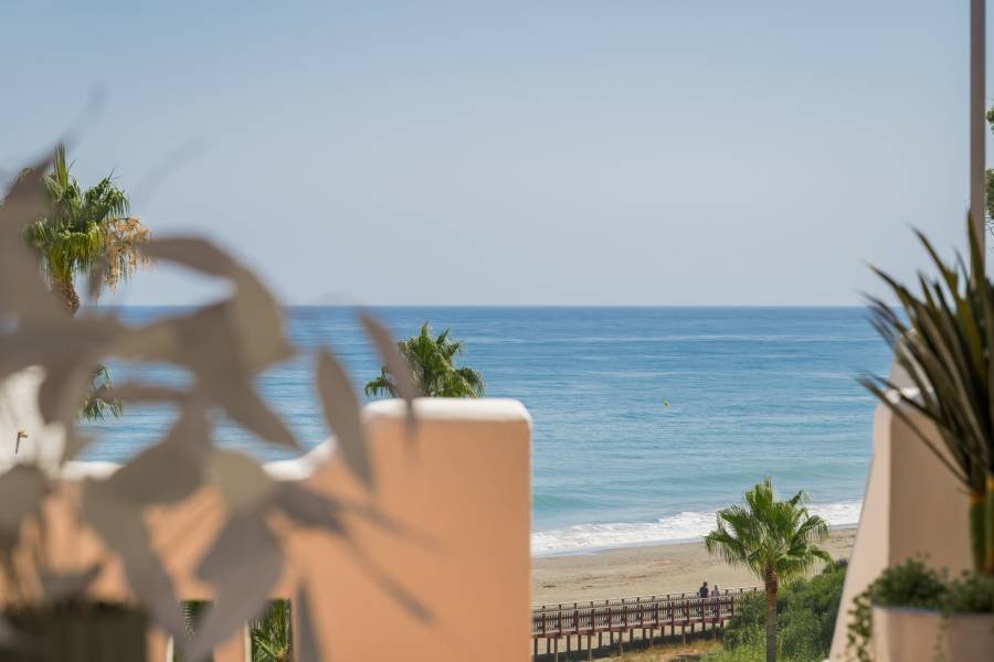 Penthouse in Estepona East Estepona | 3-bed | €2.70M