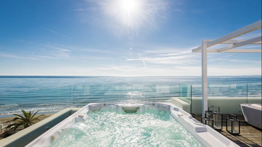 Villa in Marbella Este Marbella | 6-bed | €6.50M