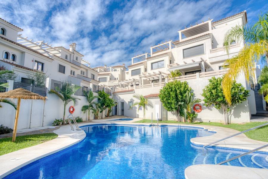 Town House в Estepona East, Estepona | 3 спален | €0.60M