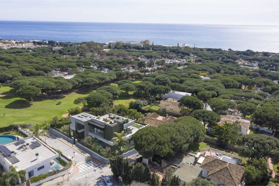 Villa in Marbella Este Marbella | 5-bed | €4.28M