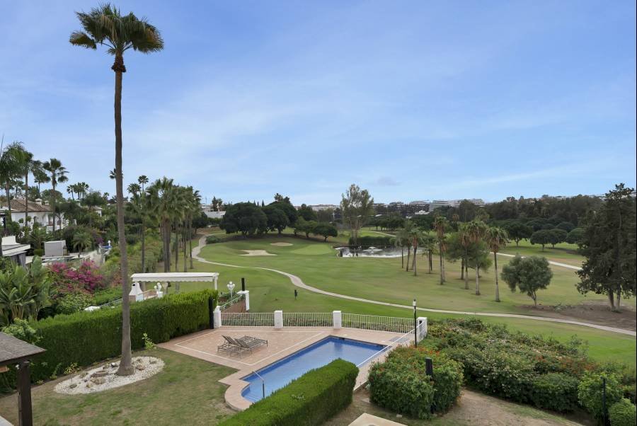 Apartment в Nueva Andalucia, Marbella | 2 спален | €0.89M