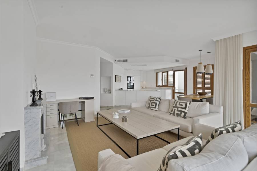 Apartment в Nueva Andalucia, Marbella | 2 спален | €0.89M