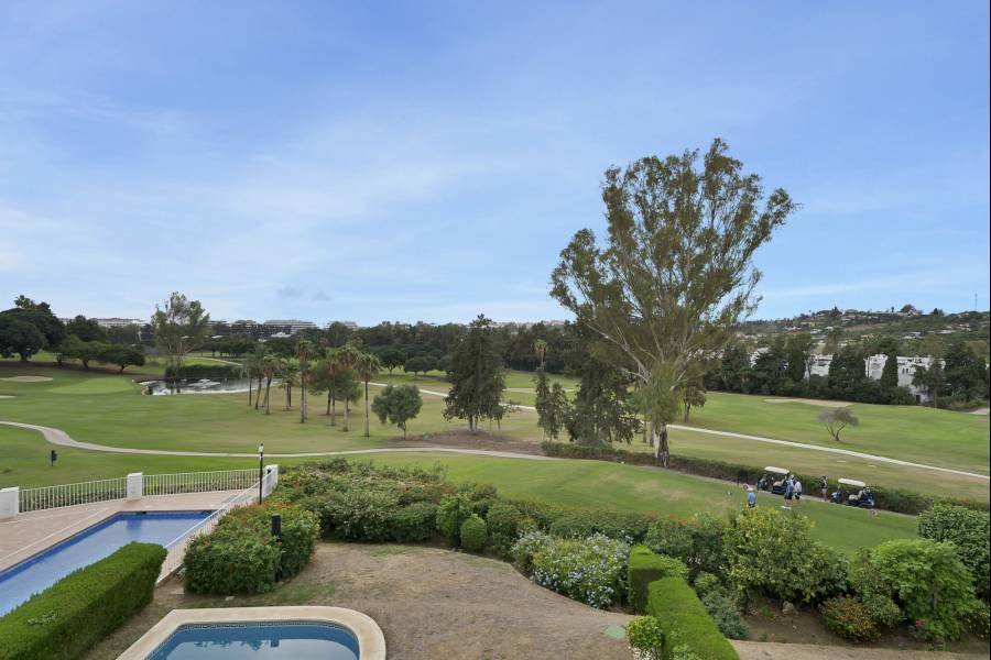 Apartment в Nueva Andalucia, Marbella | 2 спален | €0.89M