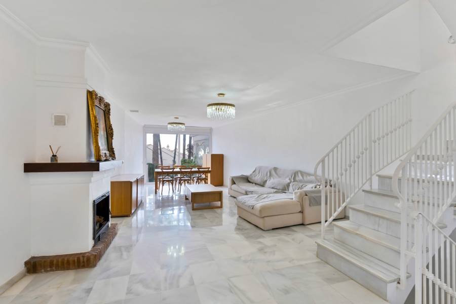 Town House в Marbella Golden Mile, Marbella | 4 спален | €0.73M