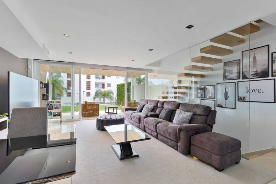 Town House в Calahonda, Mijas Costa | 4 спален | €0.86M