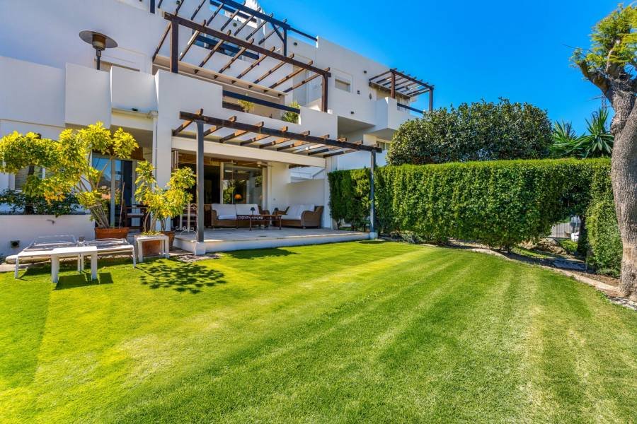 Ground Floor Apartment в Estepona East, Estepona | 3 спален | €0.60M