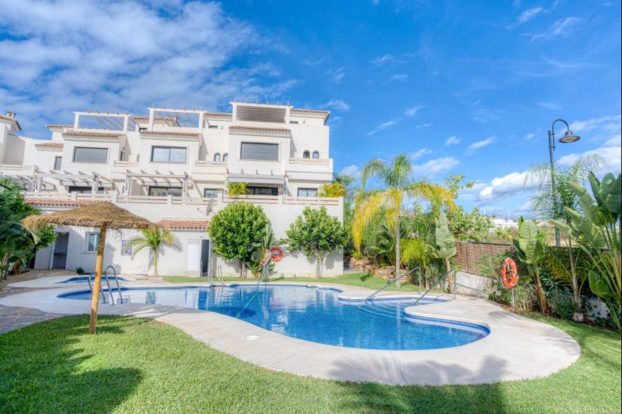 Town House в Estepona East, Estepona | 3 спален | €0.55M