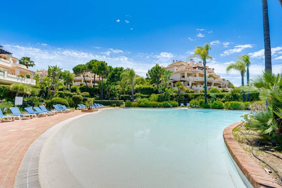 Ground Floor Apartment в Los Capanes del Golf, Benahavis | 2 спален | €0.60M