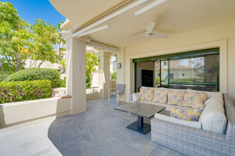 Ground Floor Apartment в Los Capanes del Golf, Benahavis | 2 спален | €0.60M