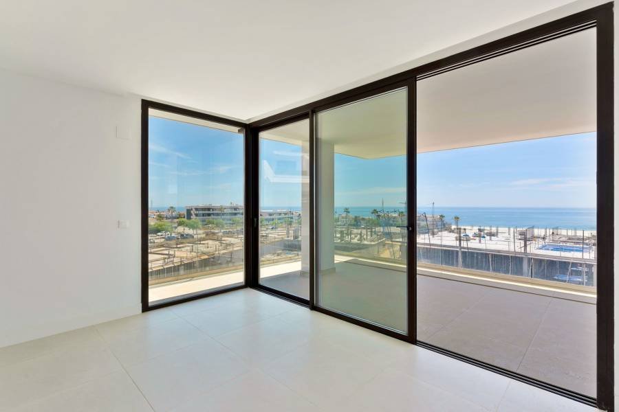 Apartment в El Higueron, Fuengirola | 3 спален | €0.68M