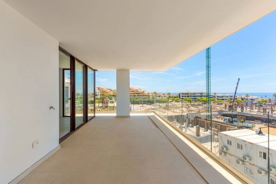 Apartment в El Higueron, Fuengirola | 3 спален | €0.68M