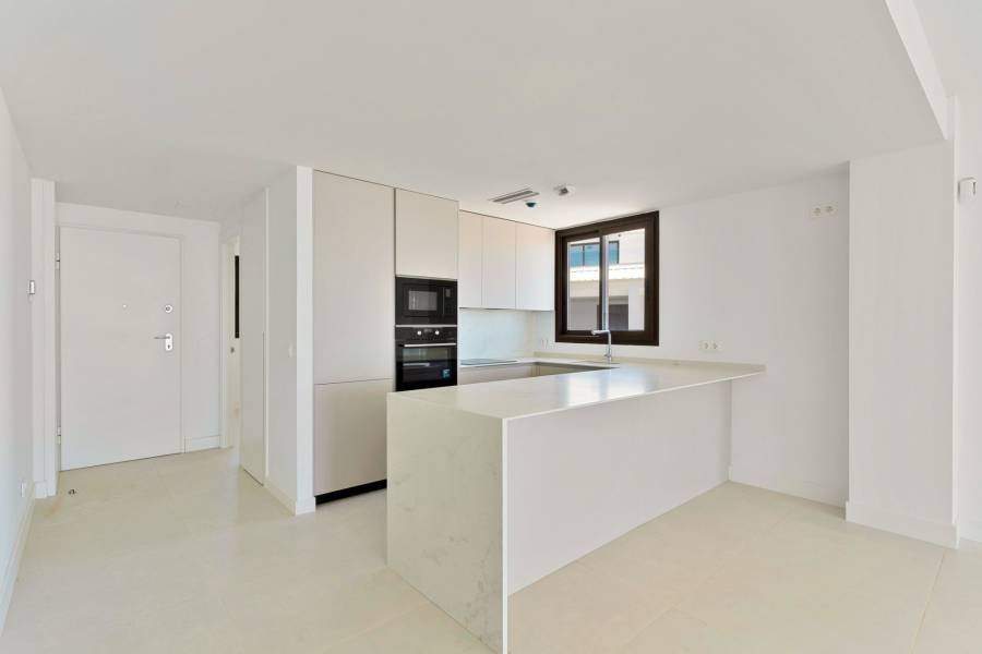 Apartment в El Higueron, Fuengirola | 3 спален | €0.68M