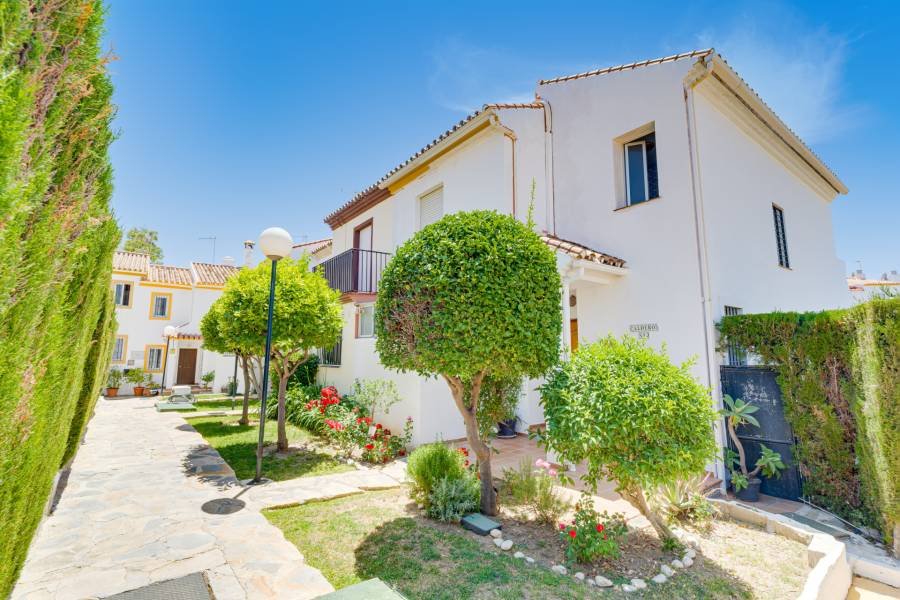 Town House в Estepona East, Estepona | 3 спален | €0.53M