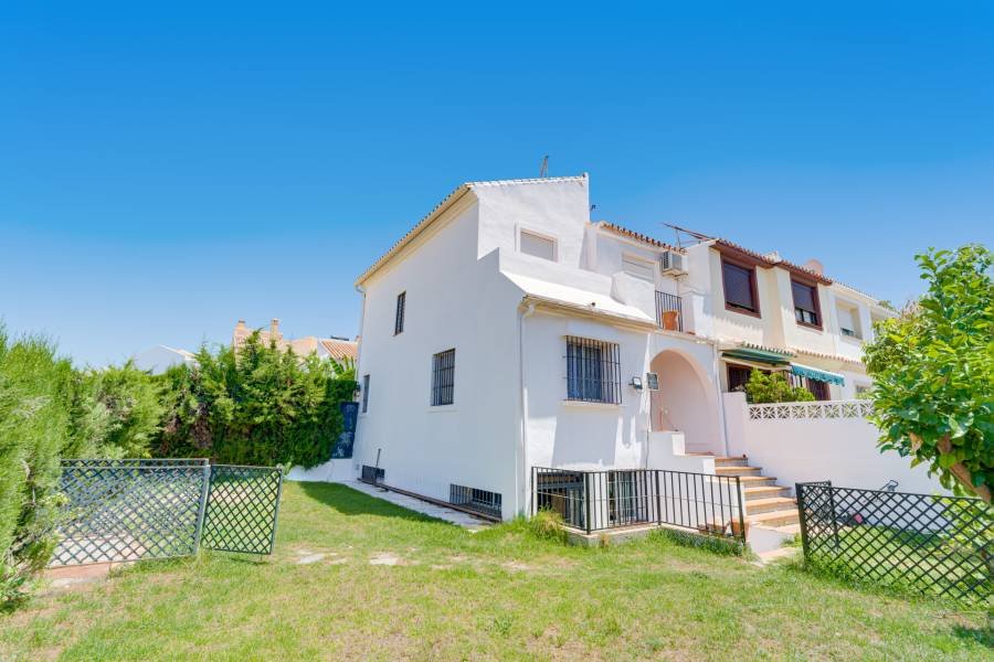Town House в Estepona East, Estepona | 3 спален | €0.53M