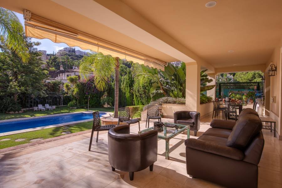 Villa in Los Arqueros Benahavis | 6-bed | €2.10M
