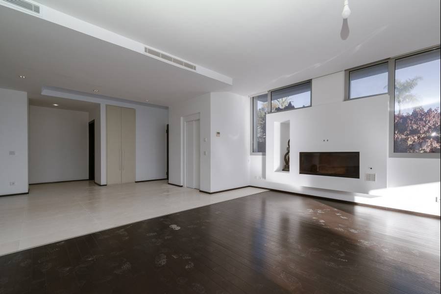 Semi Detached House in Marbella Golden Mile Marbella | 5-bed | €3.00M
