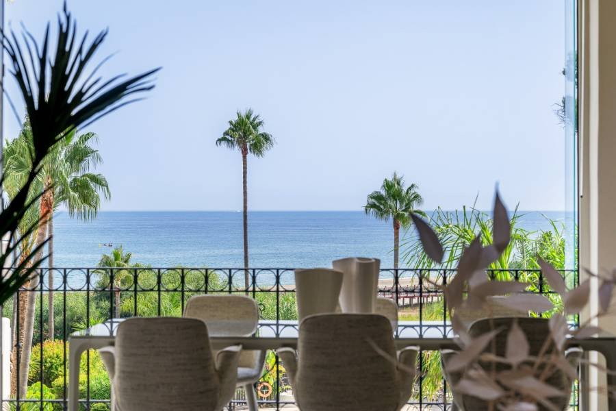 Apartment in Estepona East Estepona | 3-bed | €2.00M