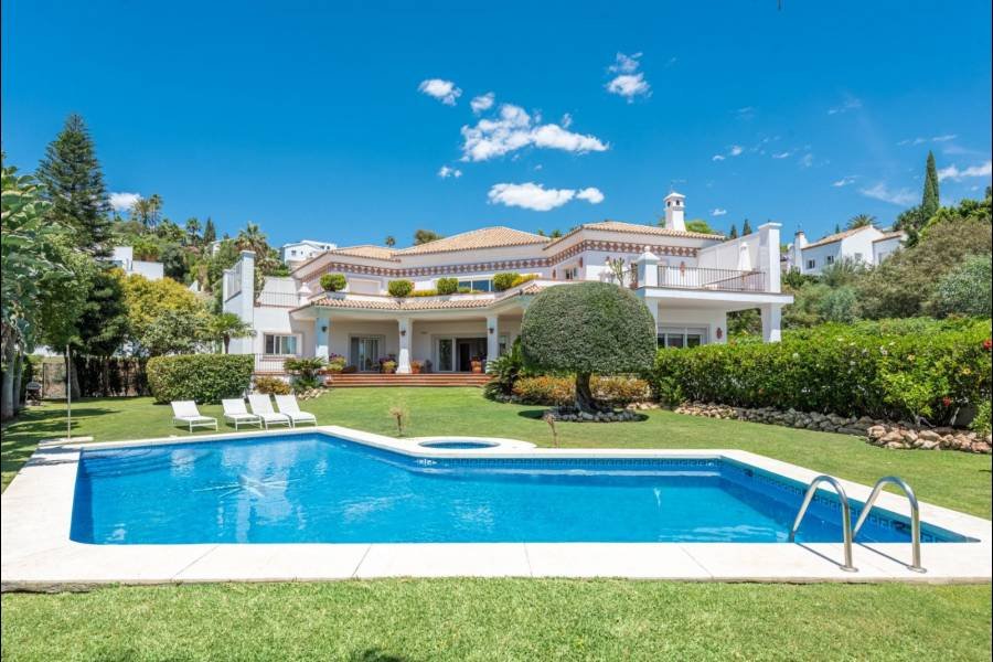 Villa Benahavis | 6-bed | €2.69M