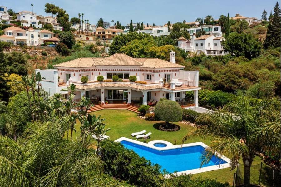 Villa Benahavis | 6-bed | €2.69M
