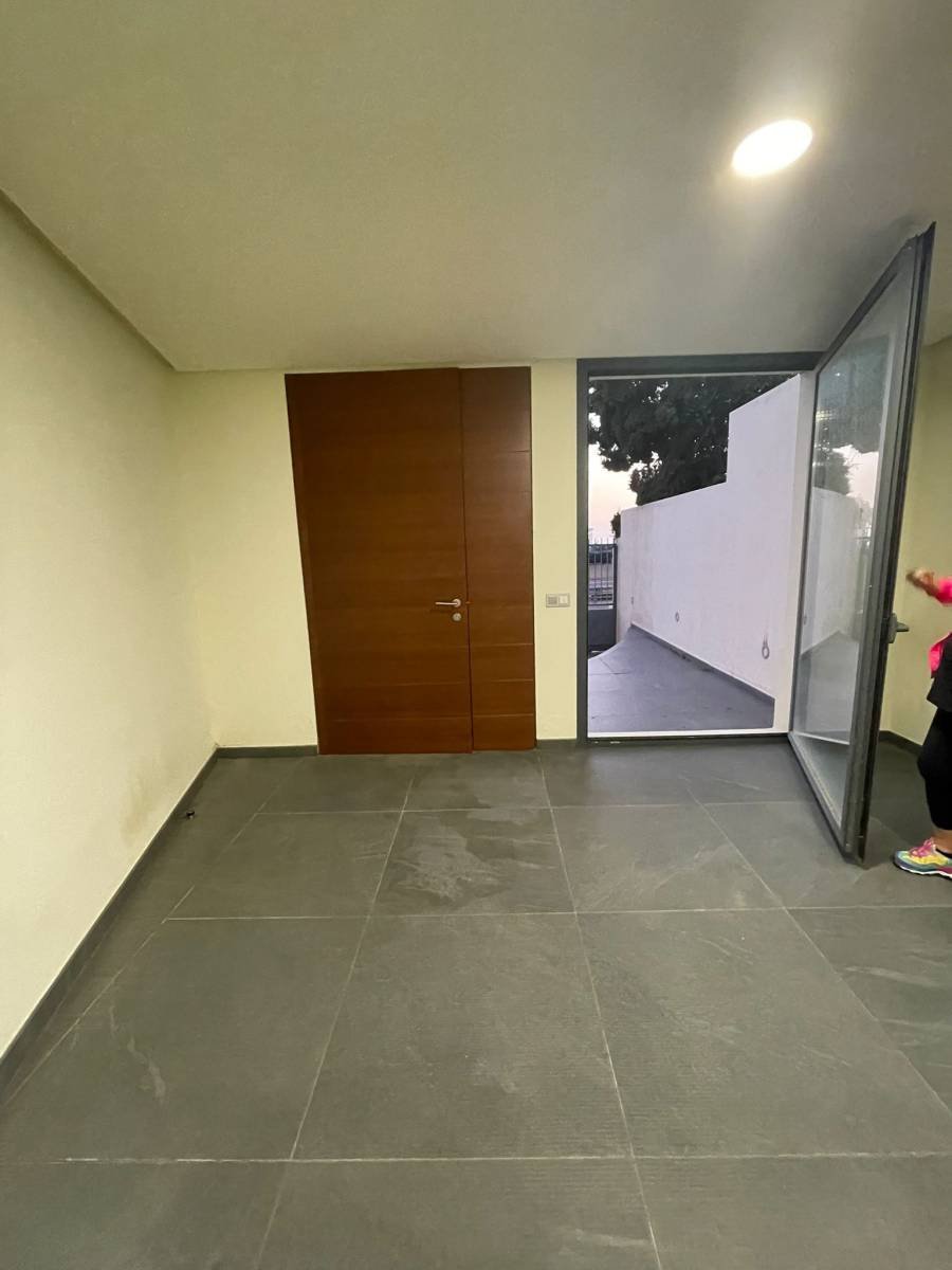 Office Units в Marbella, Marbella | €0.80M