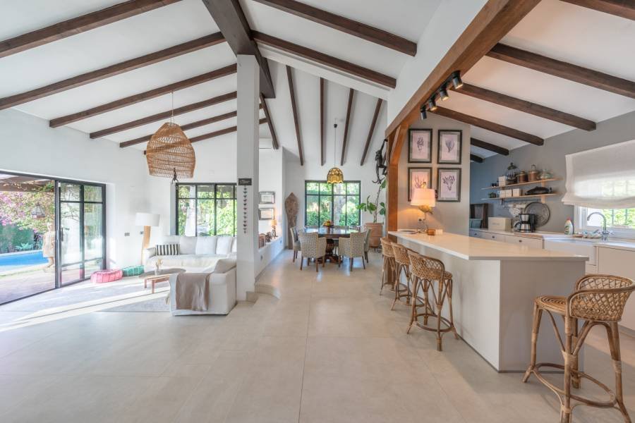 Villa in Estepona East Estepona | 4-bed | €1.50M