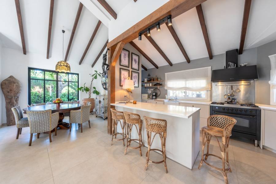 Villa in Estepona East Estepona | 4-bed | €1.50M