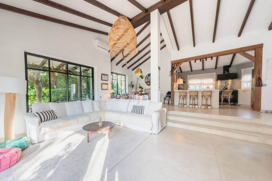 Villa in Estepona East Estepona | 4-bed | €1.50M