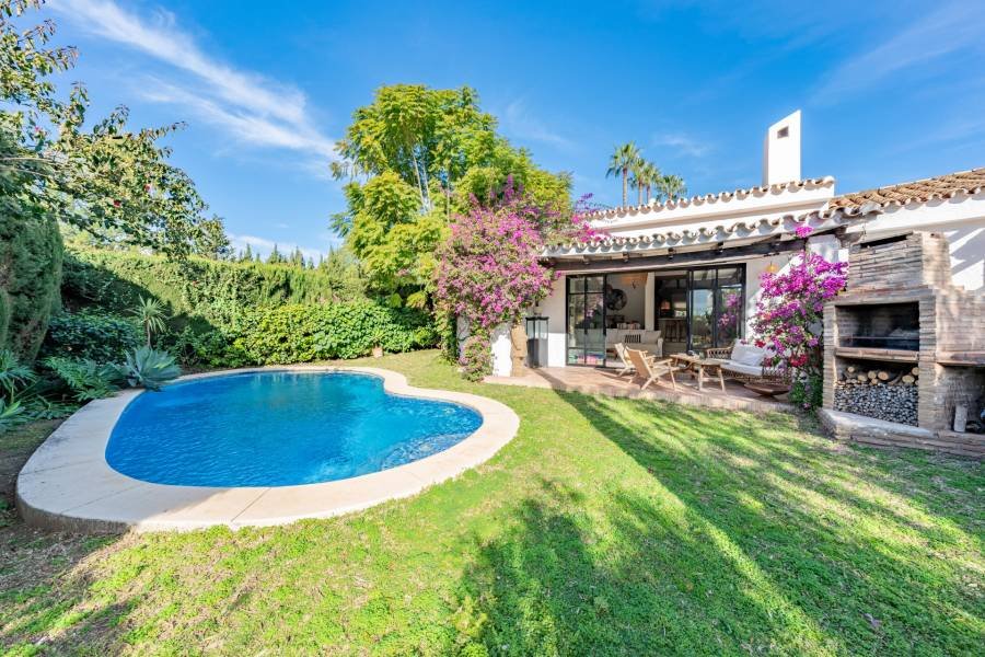Villa in Estepona East Estepona | 4-bed | €1.50M