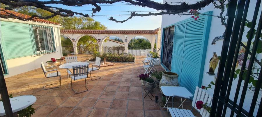 Villa in Estepona East Estepona | 4-bed | €1.37M
