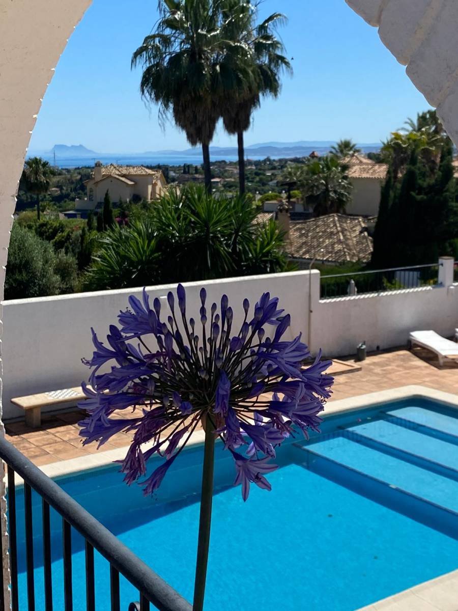 Villa in Estepona East Estepona | 4-bed | €1.37M