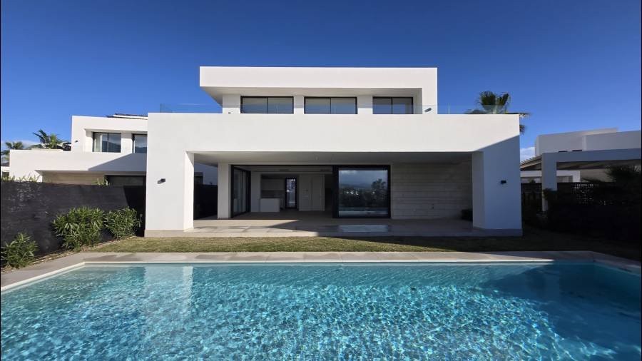 Villa in Marbella Este Marbella | 4-bed | €2.50M