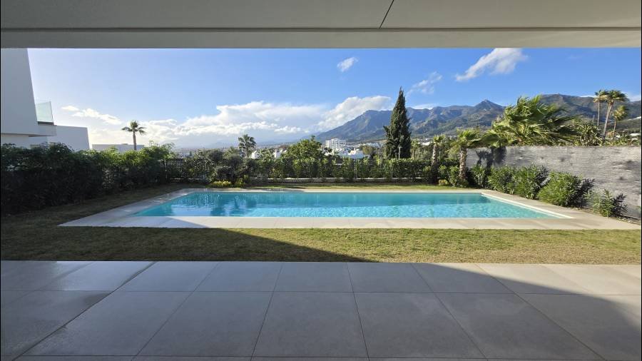 Villa in Marbella Este Marbella | 4-bed | €2.50M