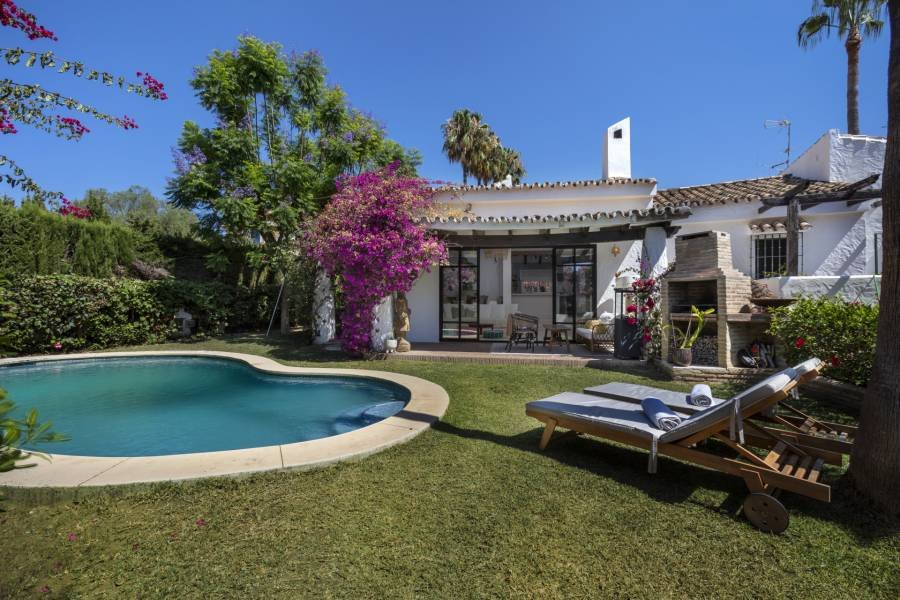 Villa in Estepona East Estepona | 4-bed | €1.49M
