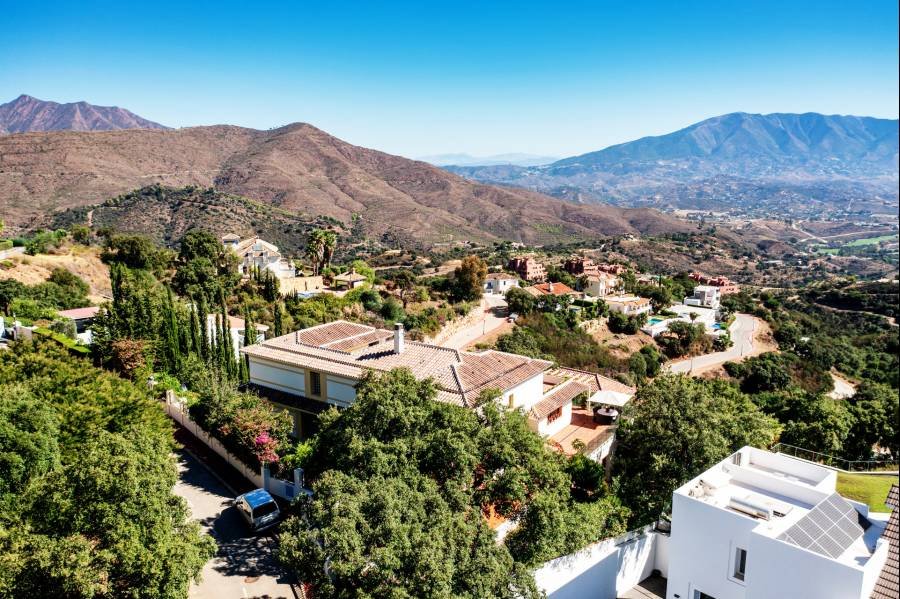 Villa in Marbella Este Marbella | 5-bed | €2.10M
