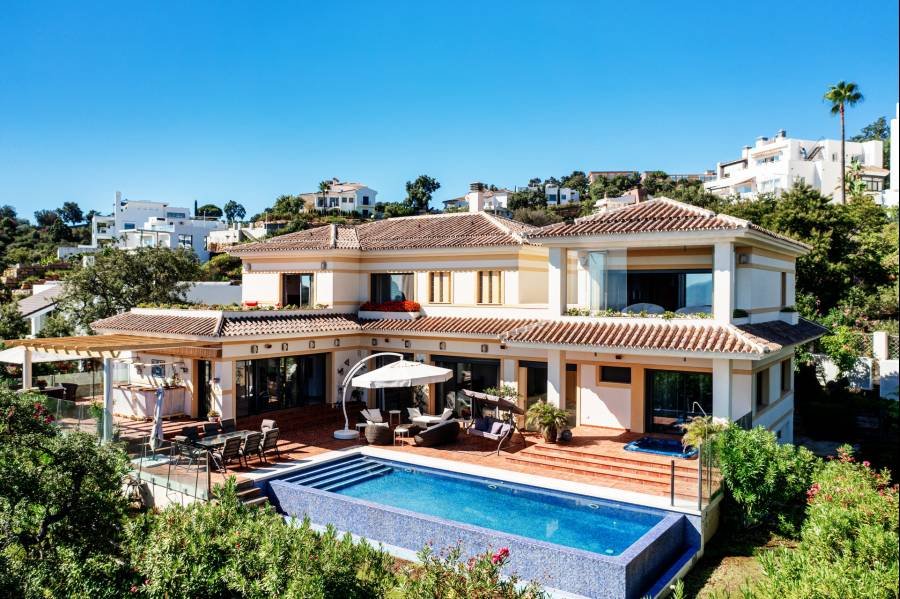 Villa in Marbella Este Marbella | 5-bed | €2.10M