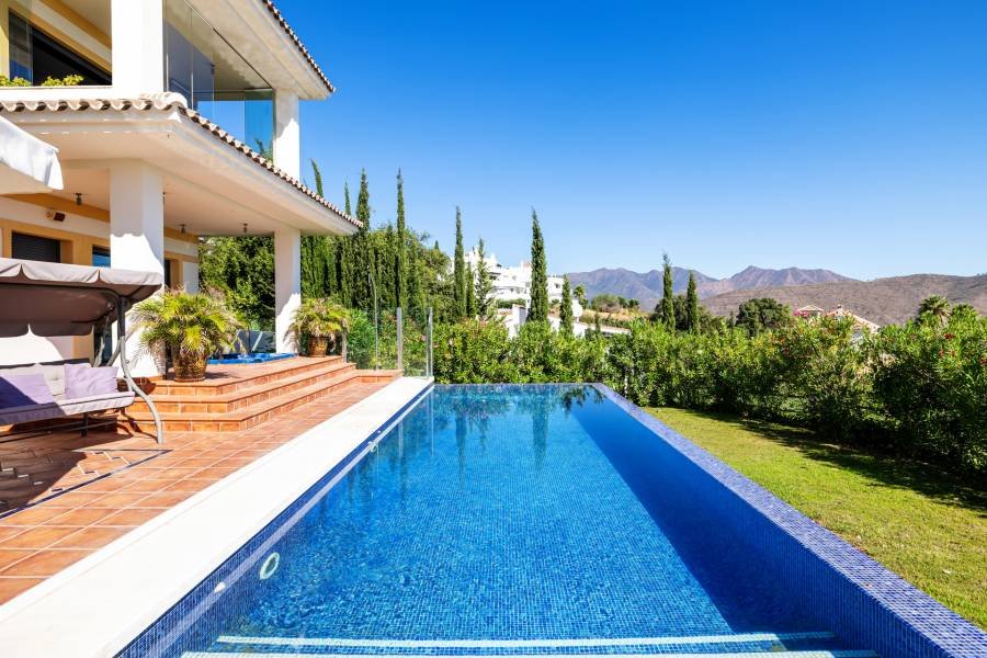 Villa in Marbella Este Marbella | 5-bed | €2.10M
