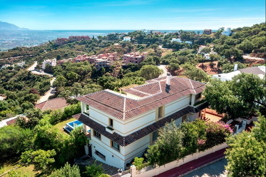 Villa in Marbella Este Marbella | 5-bed | €2.10M