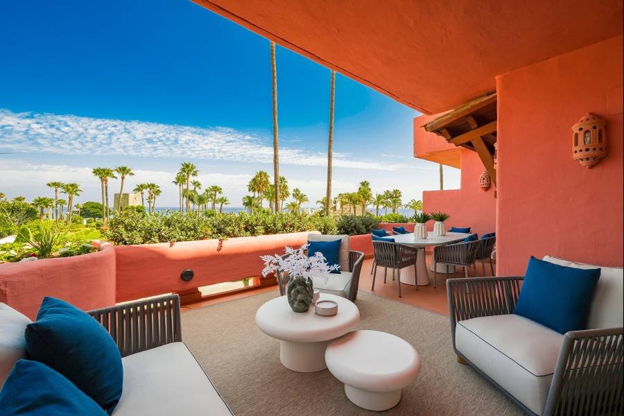 Apartment in Estepona East Estepona | 3-bed | €2.40M