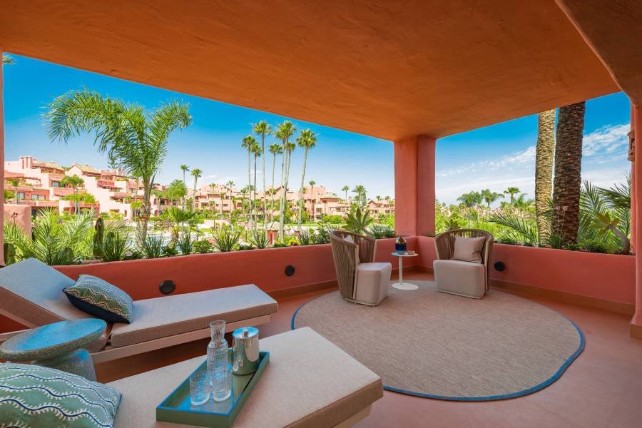Apartment in Estepona East Estepona | 3-bed | €2.40M