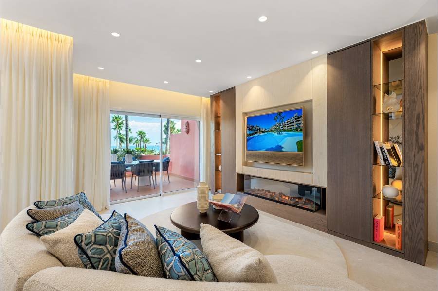 Apartment in Estepona East Estepona | 3-bed | €2.40M