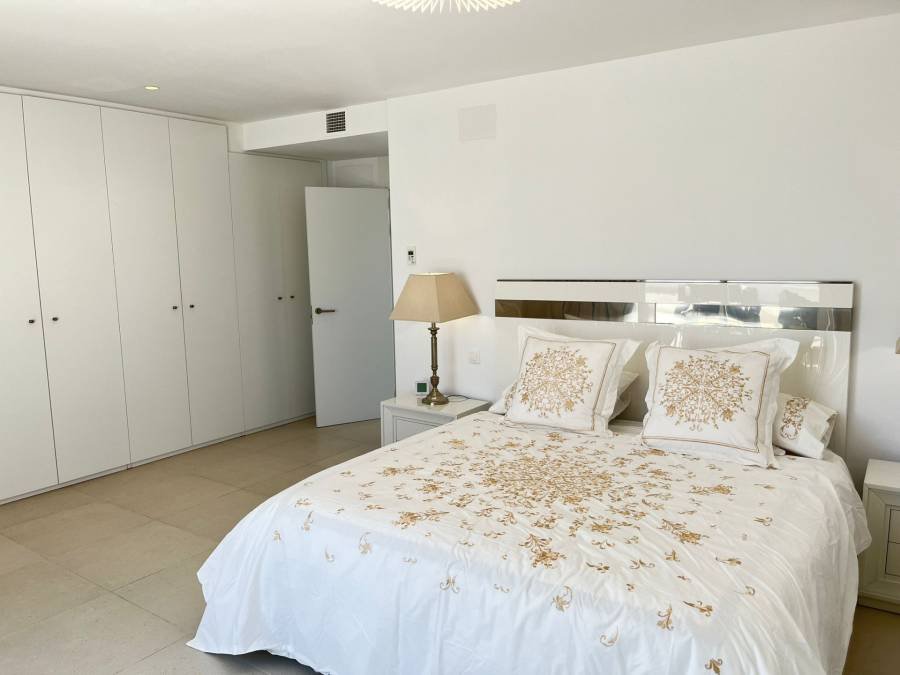 Penthouse in La Reserva Sotogrande | 3-bed | €0.75M