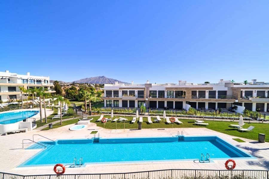 Ground Floor Apartment in Estepona East Estepona | 2-bed | €0.72M