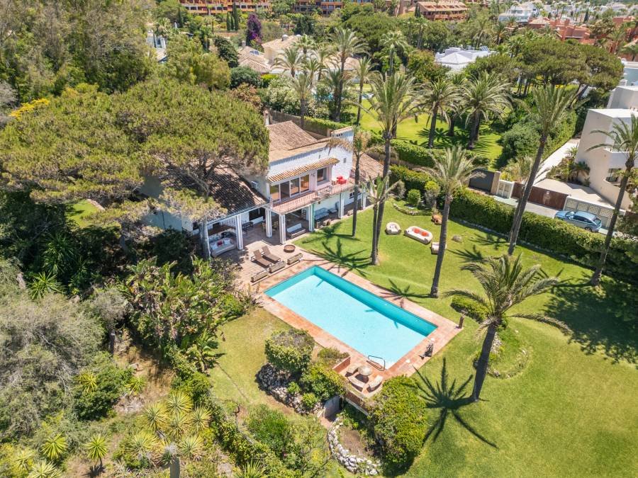 House in Marbella Este Marbella | 5-bed | €8.40M