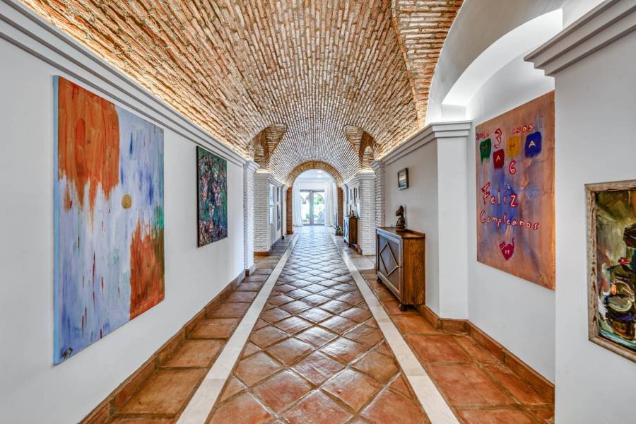 Finca in Marbella Este Marbella | 7-bed | €7.98M