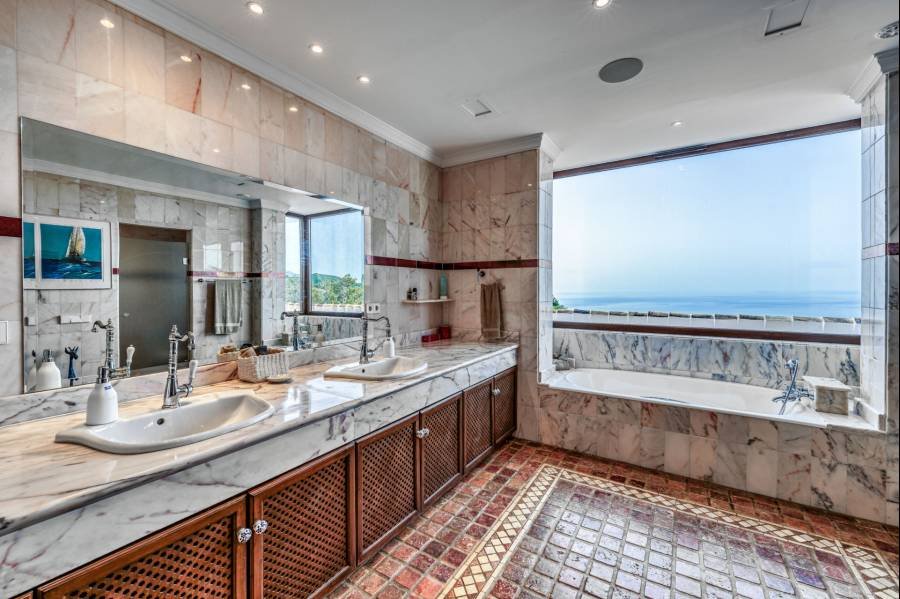 Finca in Marbella Este Marbella | 7-bed | €7.98M